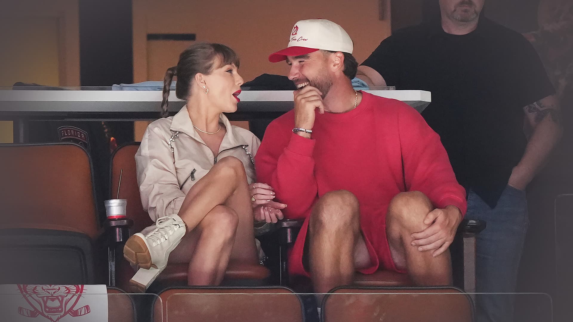 Taylor Swift und Travis Kelce sind verlobt!