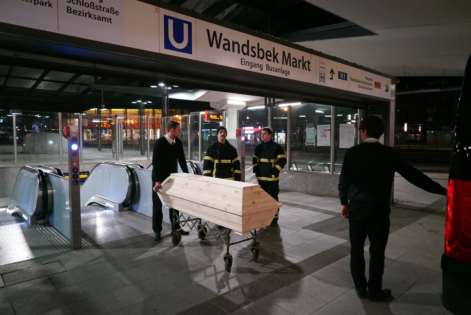 U-Bahn-Killer (25) zerrt Iranerin (18) vor Zug: Südsudanese griff zwei Tage vor der Tat Polizisten an
