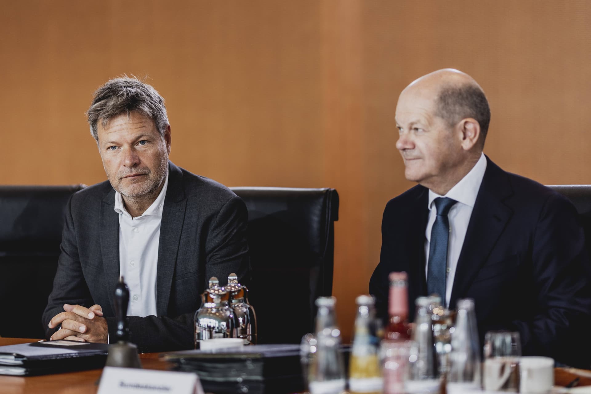 Hammer beim ARD Deutschlandtrend: AfD gleichauf mit Kanzlerpartei SPD