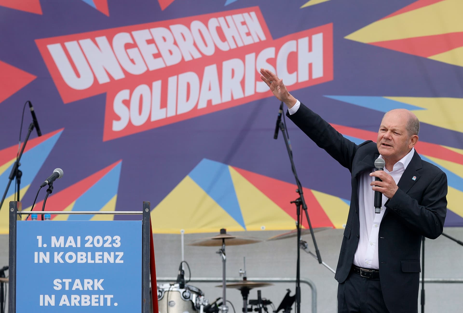 Olaf Scholz auf 1. Mai-Kundgebung ausgebuht und ausgepfiffen