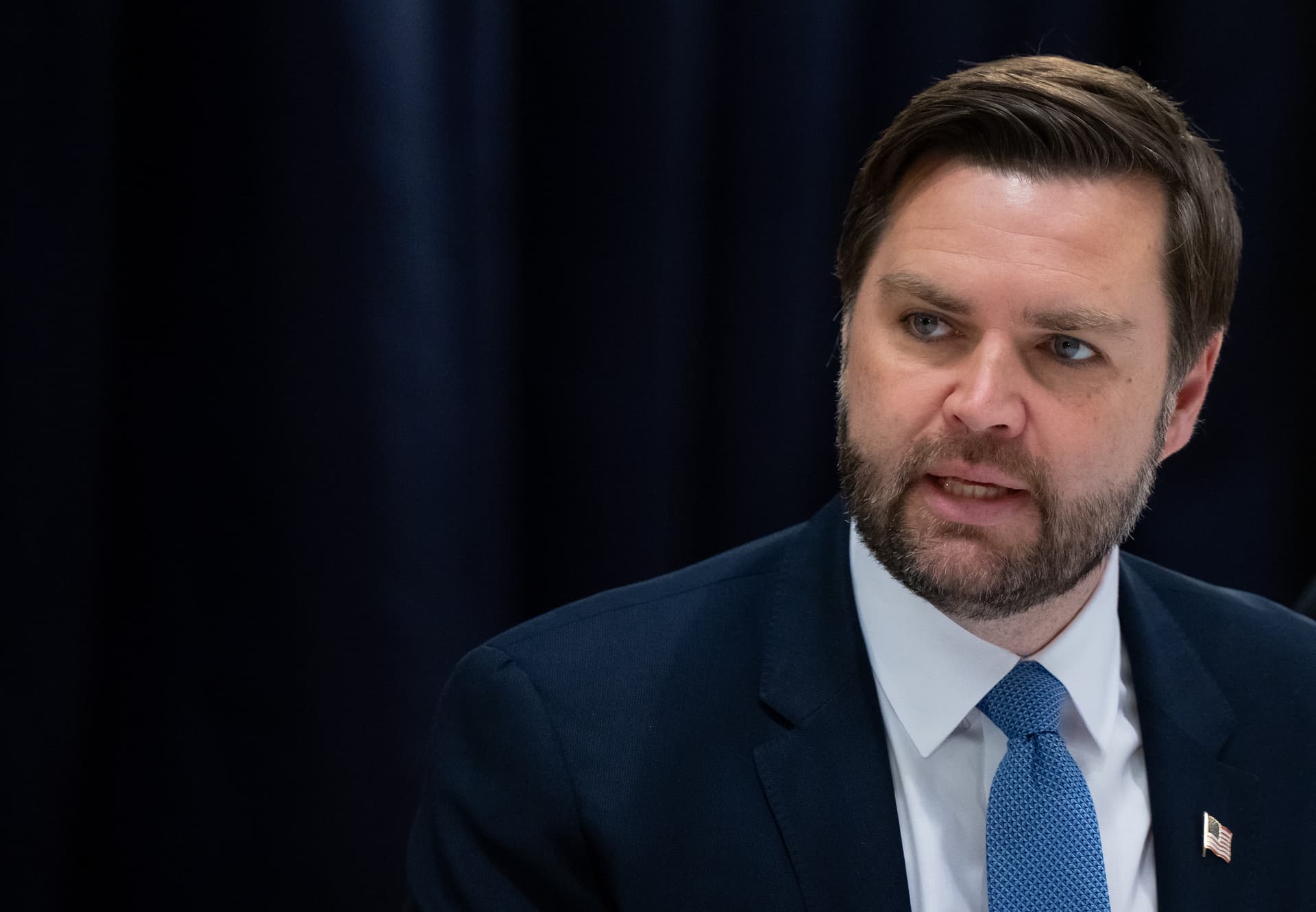 „Europa muss sein Migrationsproblem in den Griff kriegen“: J.D. Vance mahnt Änderungen in der Sicherheits- und Flüchtlingspolitik an