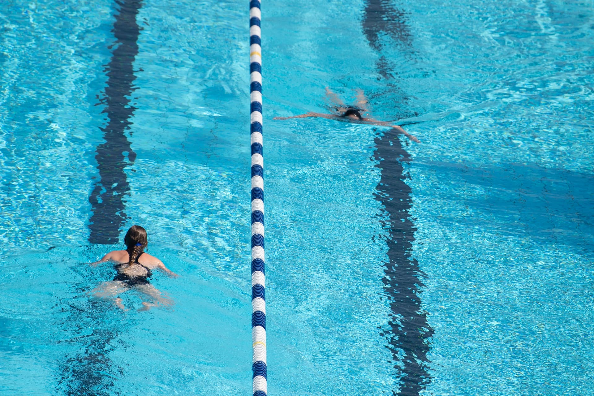 Die jüngsten waren erst 12! Mehrere Mädchen in Schwimmbädern sexuell belästigt
