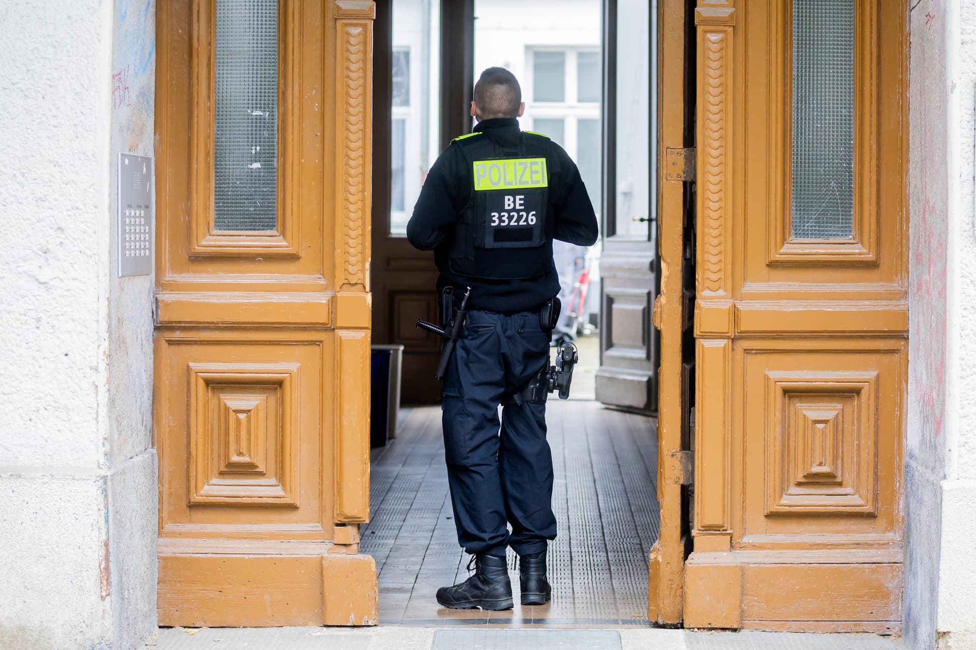 Wenn der Rechtsstaat morgens klingelt: So missbraucht die Politik Hausdurchsuchungen, um Bürger einzuschüchtern