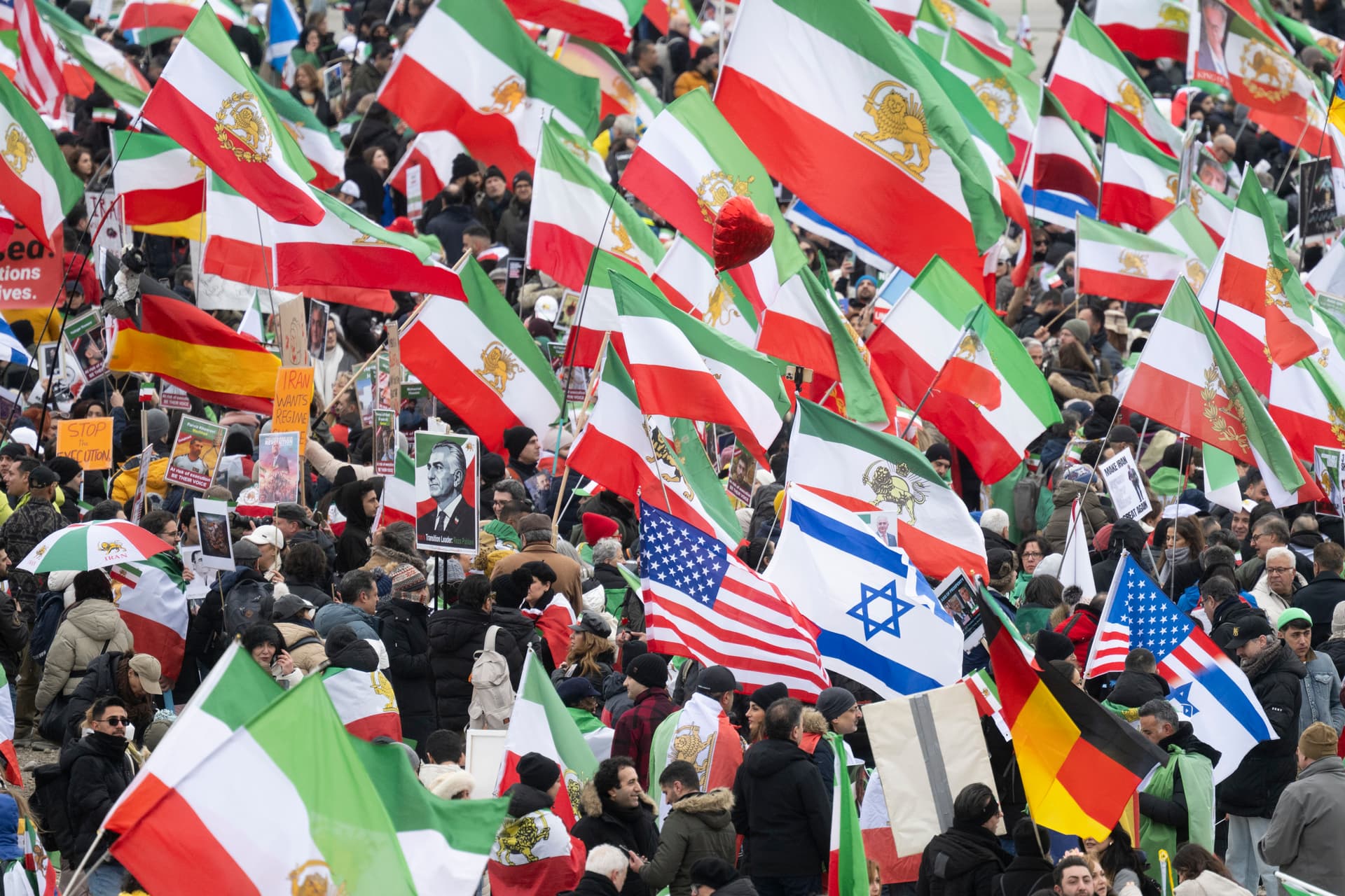 Neben Münchener Sicherheitskonferenz: 200.000 Menschen demonstrieren gegen Mullah-Regime