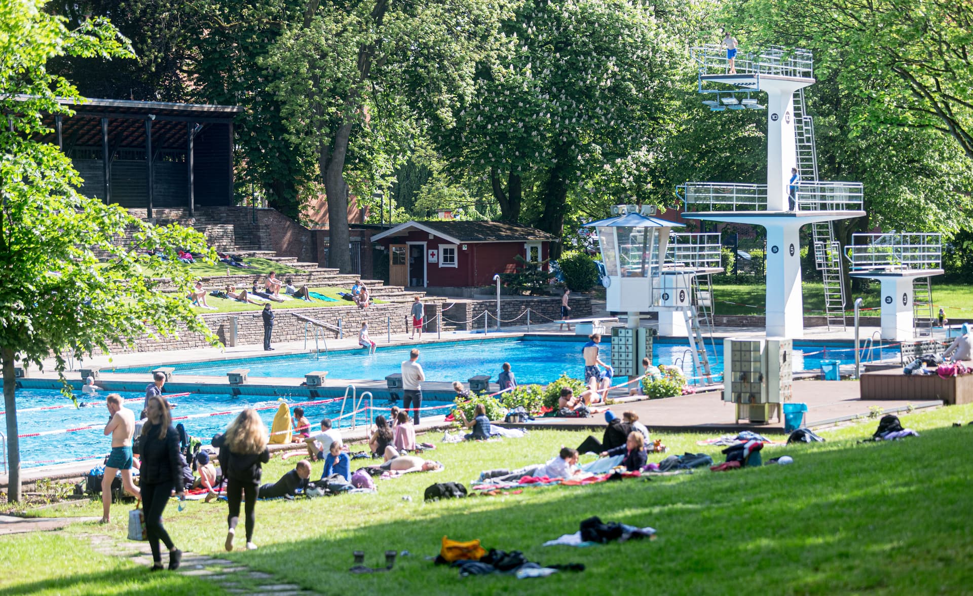 Sommer, Sonne, Sex-Attacken: Schon wieder acht Übergriffe auf Mädchen in Freibädern
