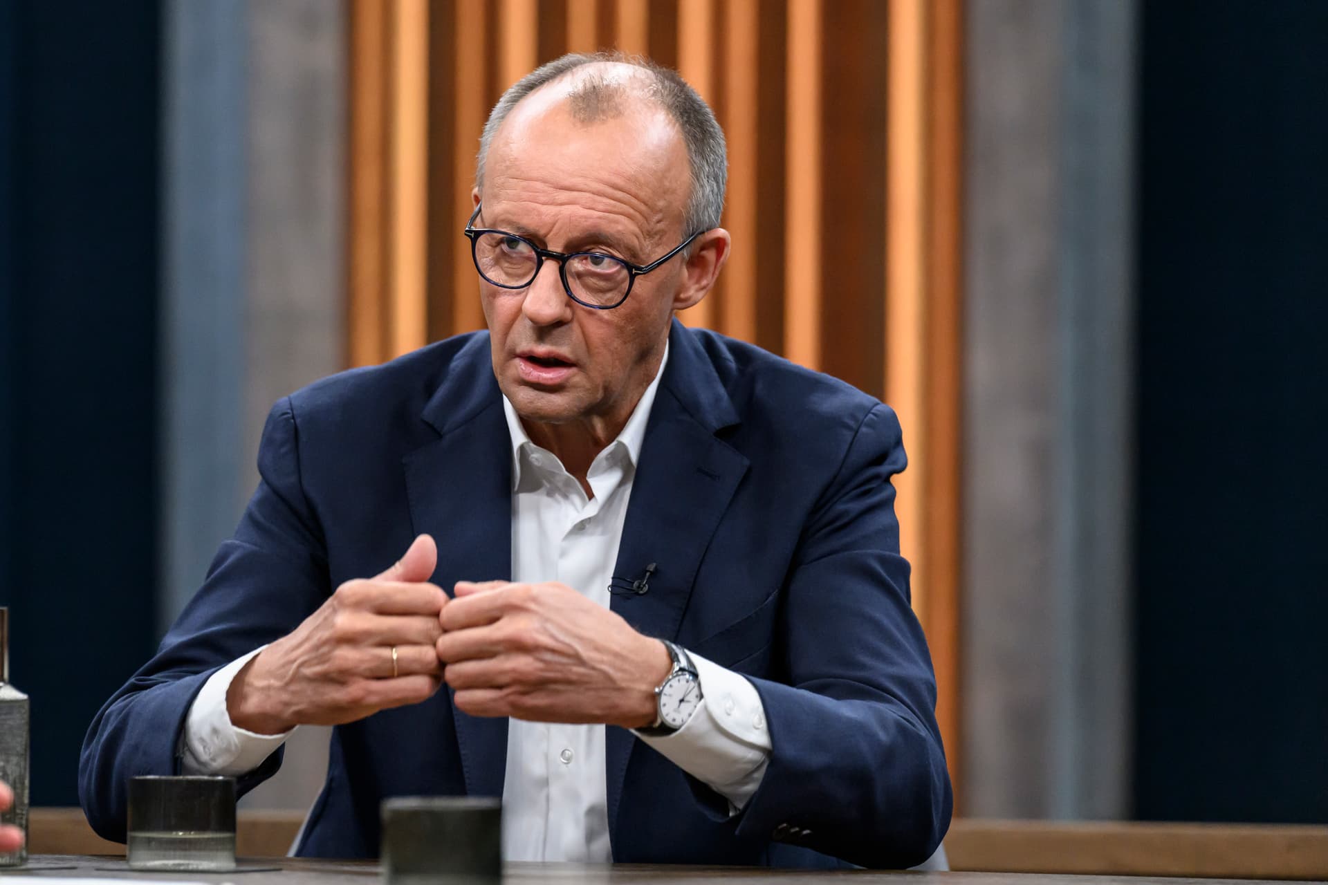 Pfingsten streichen, noch mehr zahlen, dreiste Kanzler-Rhetorik: Merz bei Miosga – ein Auftritt, der wütend macht!