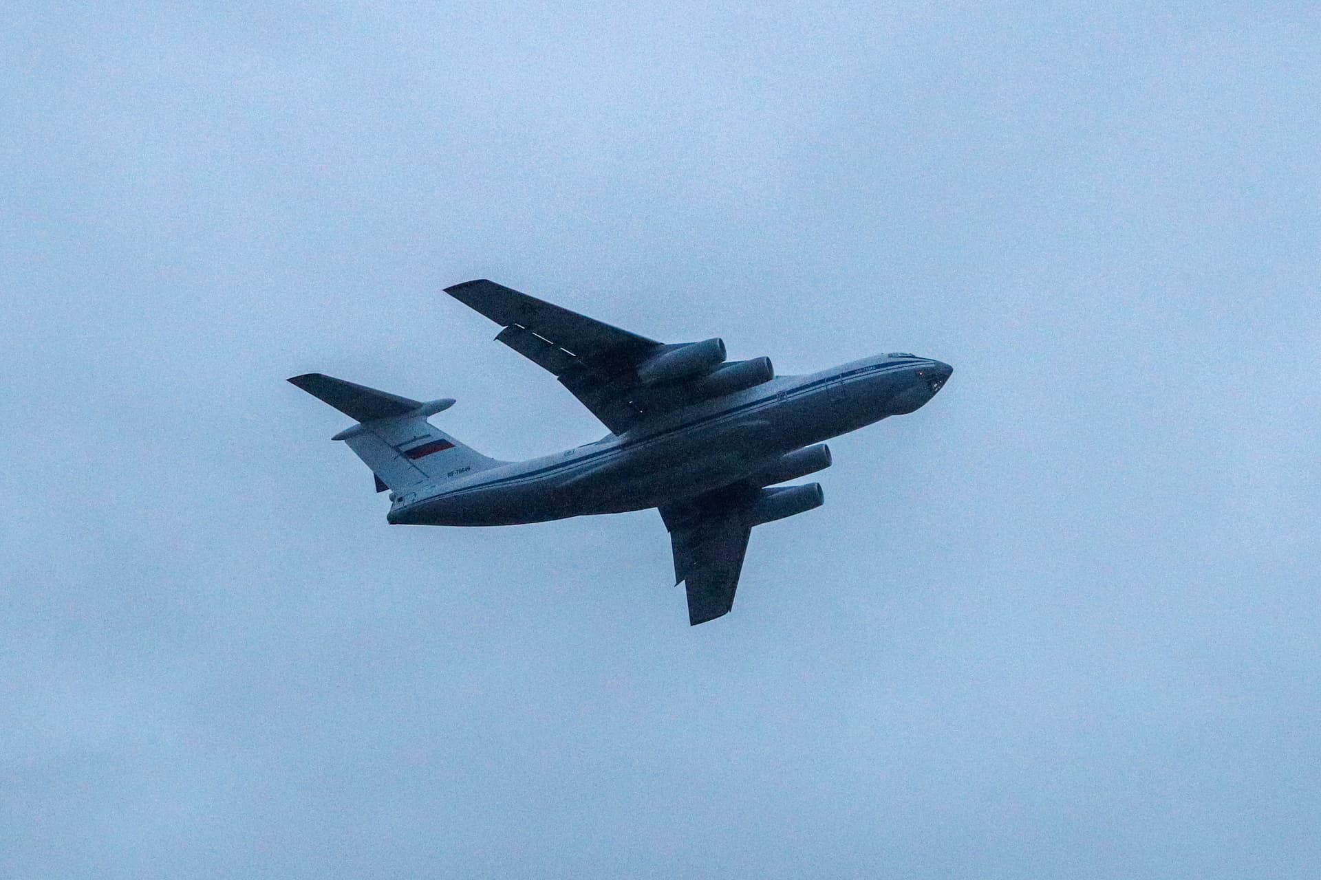 Im Nordosten Moskaus: Russisches Militärflugzeug mit 15 Menschen an Bord abgestürzt