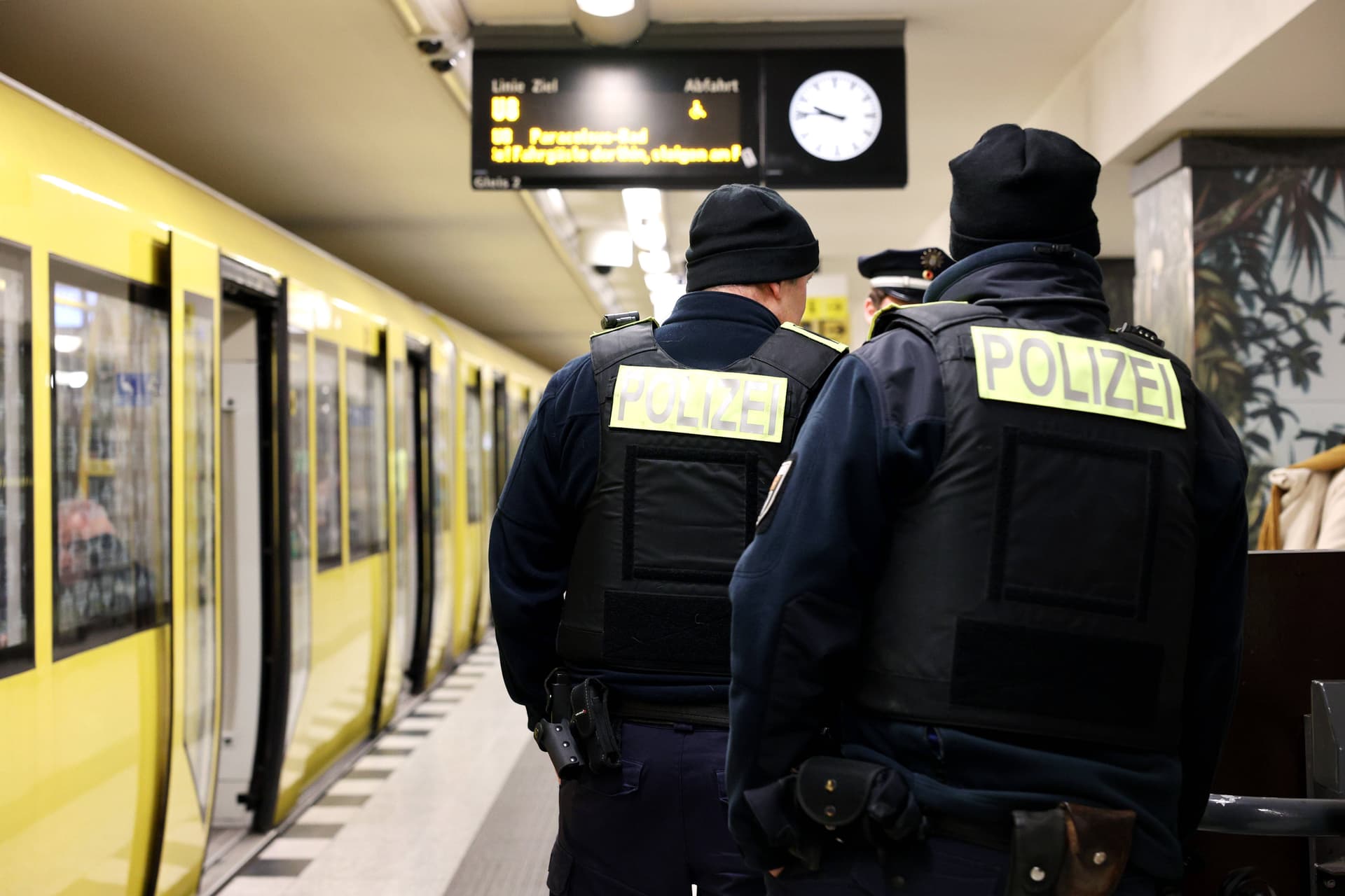 Berliner Polizei muss entlaufene Tiere jagen und den Schornsteinfeger reinlassen