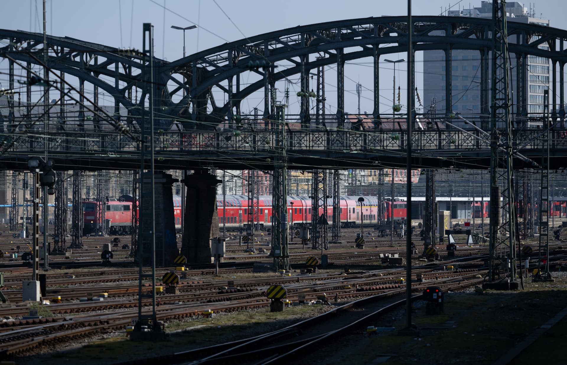Eilantrag! Deutsche Bahn zieht wegen Lokführer-Streik vor Gericht
