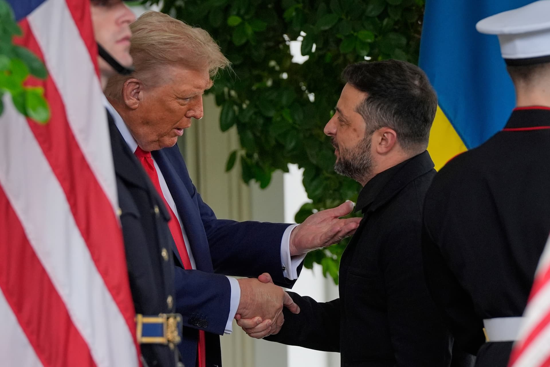 Von Selenskyjs Outfit bis zum Telefonat mit Putin: Mit diesen Bildern macht Donald Trump Weltpolitik