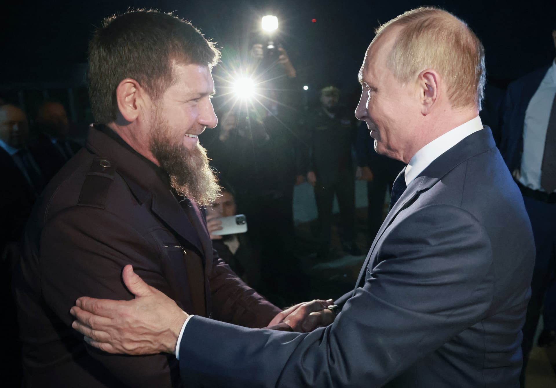 Erster Besuch seit 13 Jahren: Putin bei seinem „Bluthund“ Kadyrow in Tschetschenien