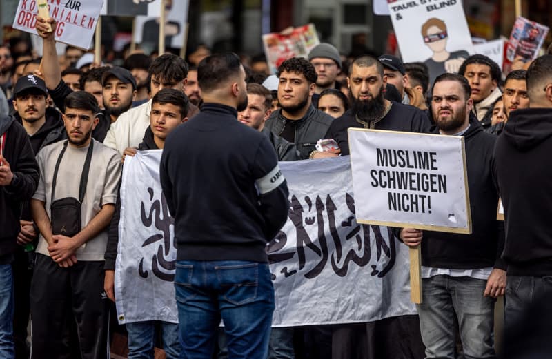 Kalifat-Demo: Greift Faeser heute durch? +++ NIUS berichtet LIVE aus Hamburg +++