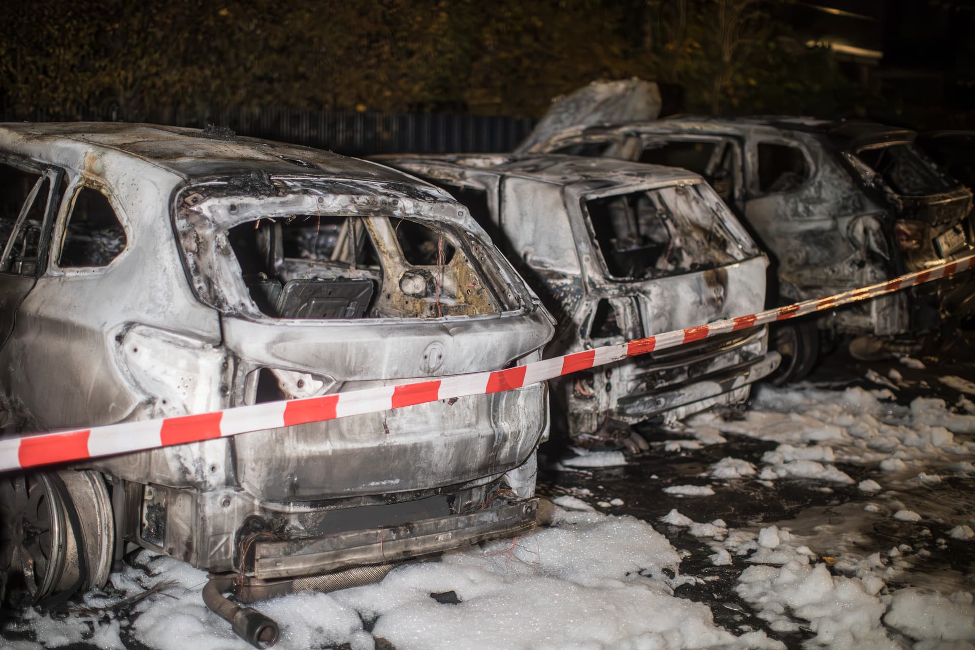 Vier Fahrzeuge gingen in Flammen auf: Brandanschlag auf Auto von AfD-Politiker Baumann