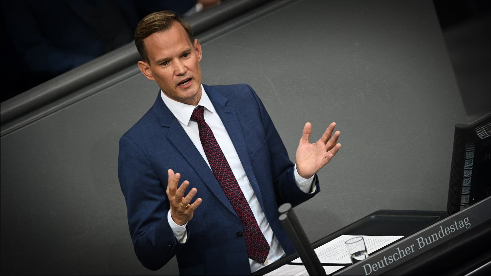 Hendrik Streeck stellt teure Medikamente für alte Menschen infrage