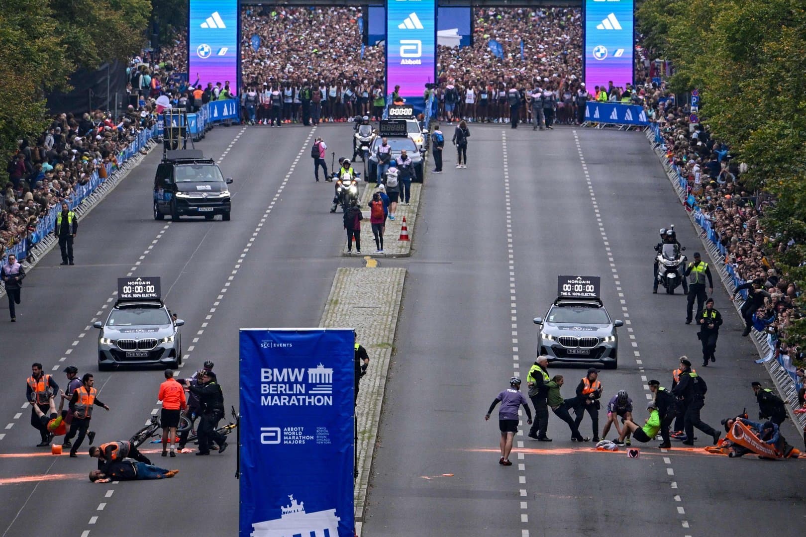 Protest immer unsinniger: Klimakleber wollten Tausende LÄUFER beim Berlin-Marathon blockieren