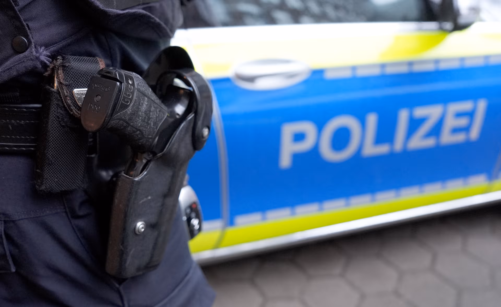„Rassismus“-Vorwürfe: Polizei rückt bei 7 Jugendlichen zu Hausdurchsuchungen an