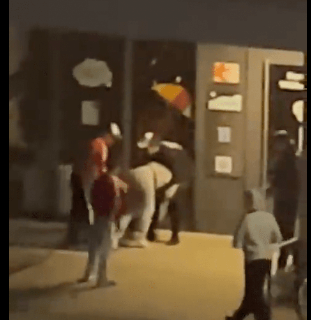 Abscheuliches Video: Jugendliche üben Vergewaltigung an 12-jährigem Mädchen