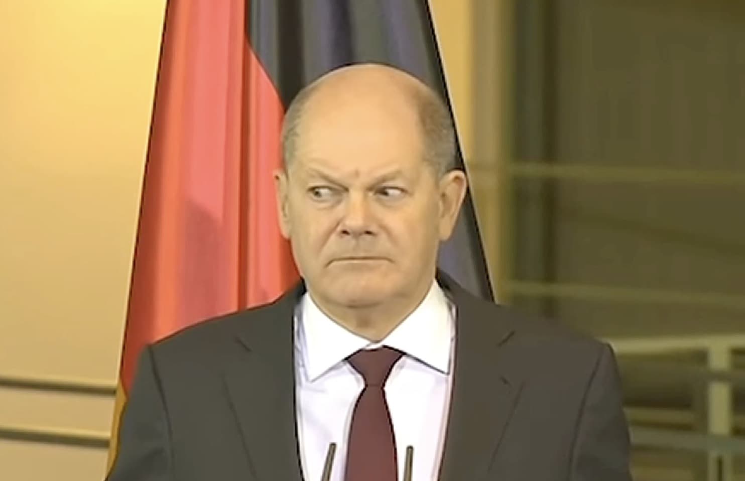 Kritische Frage zur Haushaltskrise: Da entgleist dem Kanzler das Gesicht ...