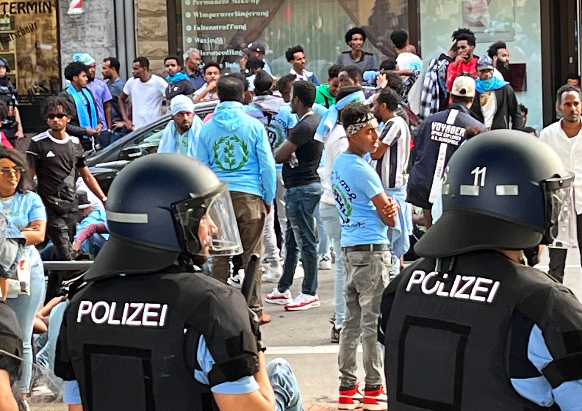 Mit Steinen, Flaschen, Holzlatten: Heftige Ausschreitungen bei Eritrea-Veranstaltung in Stuttgart