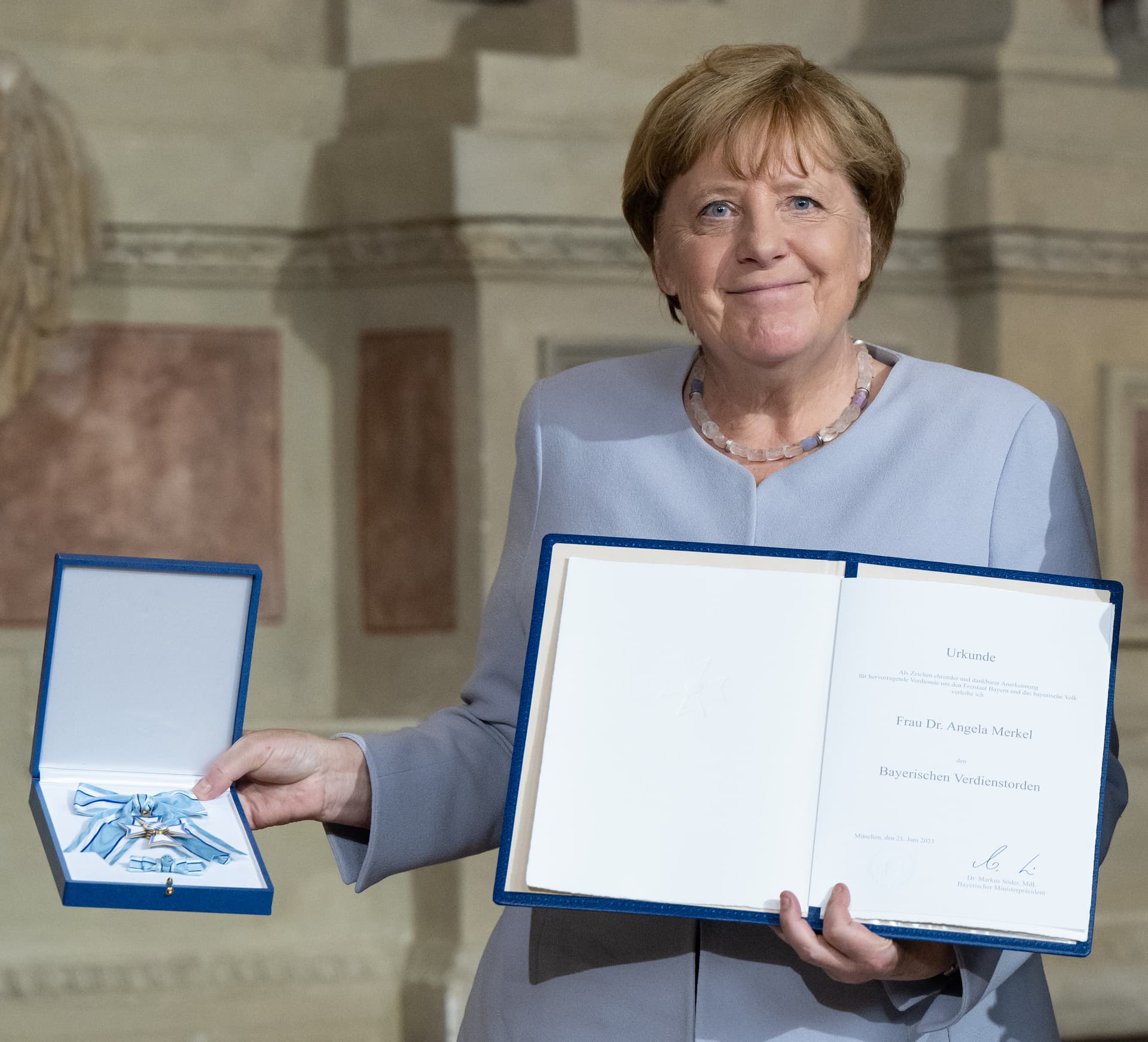 Schweizer Top-Journalist zieht Bilanz: Merkel hat nichts Großes geleistet
