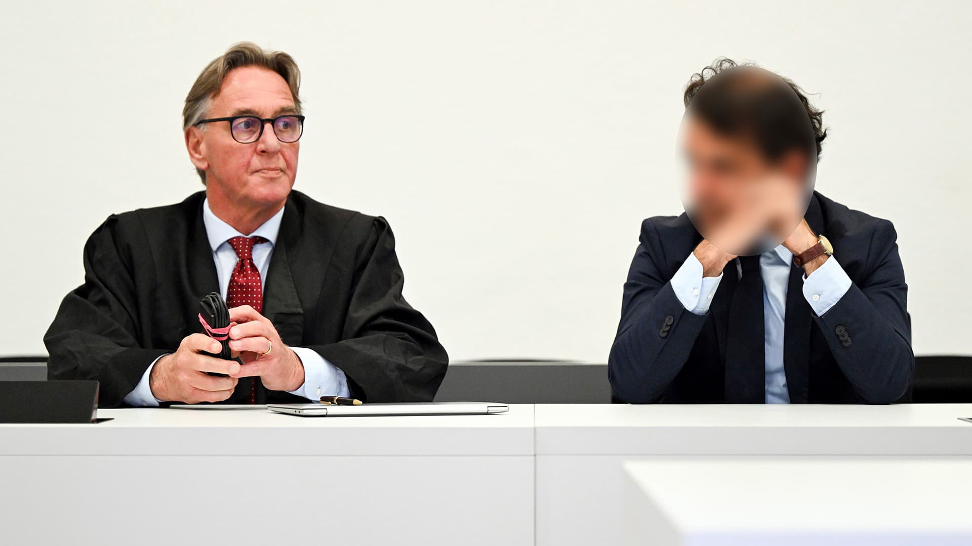 Er fälschte Studium und Doktortitel, arbeitete jahrelang im Schulministerium: Land NRW erlässt Betrüger 711.000 Euro!
