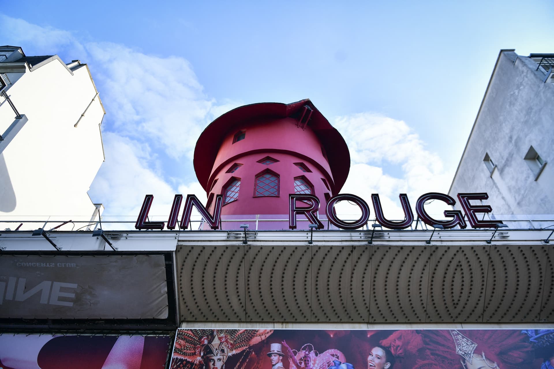 Mühlenräder des Pariser Wahrzeichens Moulin Rouge eingestürzt