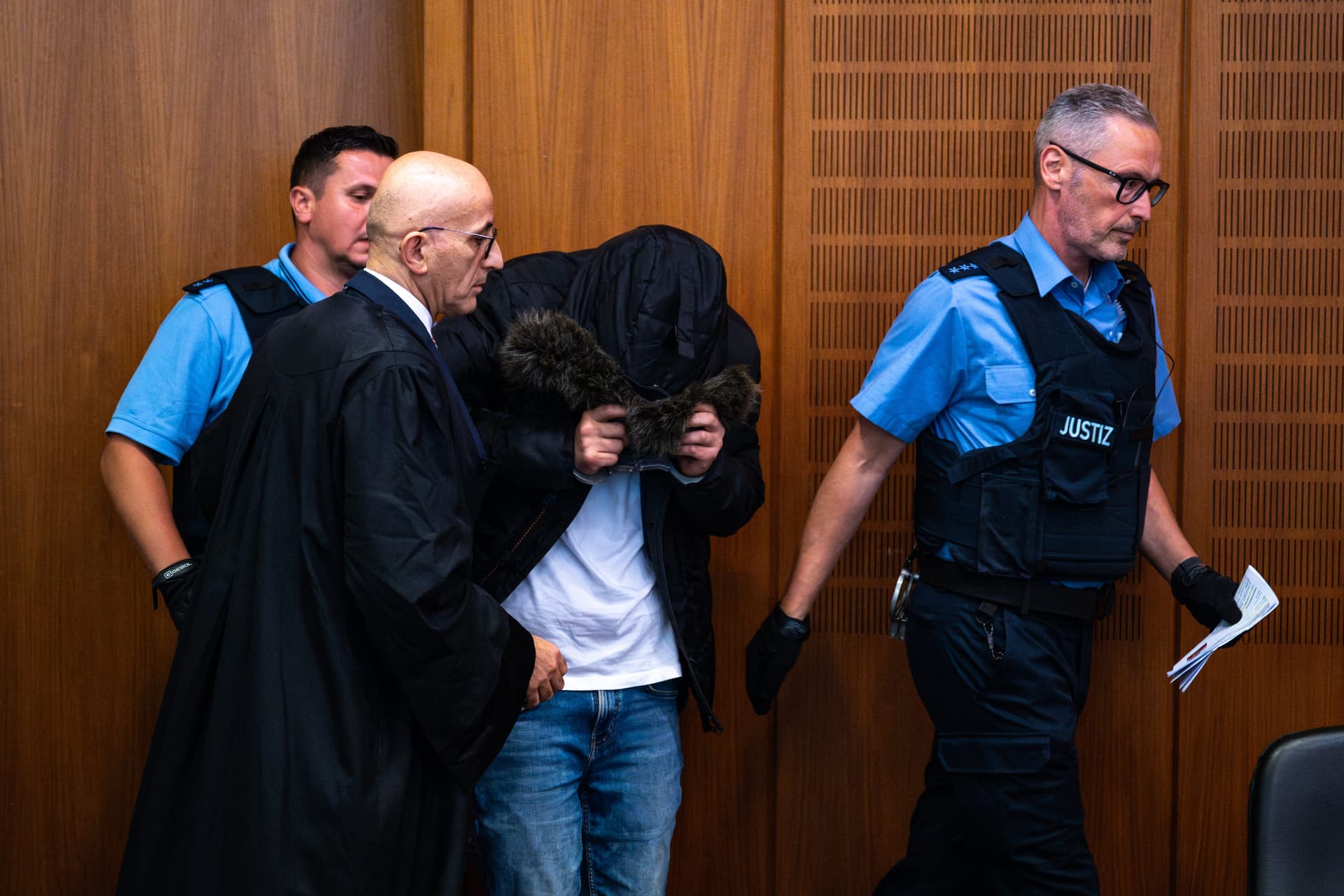 Lebenslange Haft: Syrischer Folterarzt arbeitete jahrelang in deutschen Kliniken