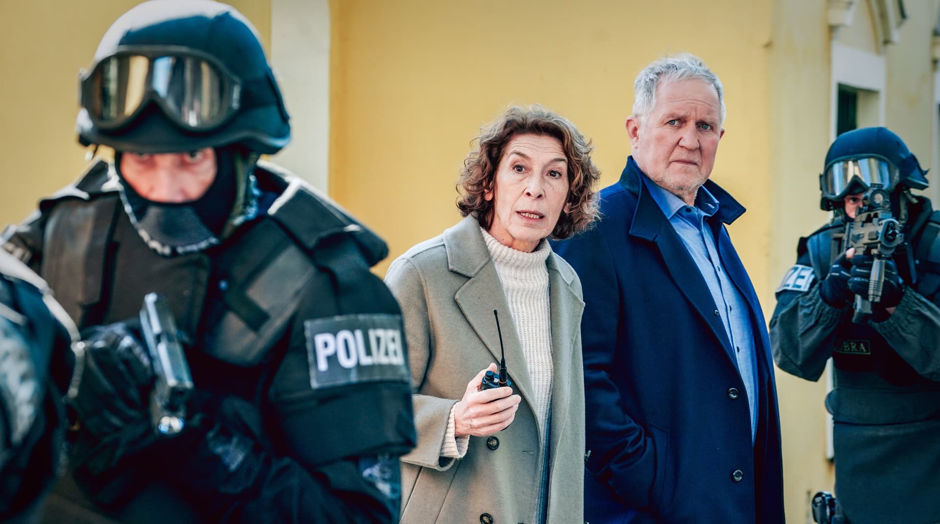 „Ich, ich, ich – kollektiver Narzissmus“: Wiener „Tatort“ erzählt in irren Dialogen eine Verschwörungserzählung vom globalen Umsturz