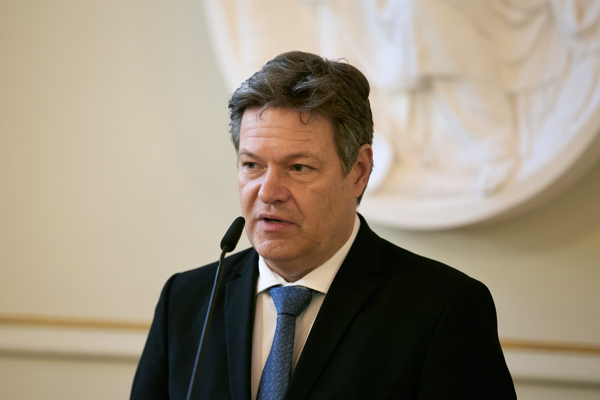 Habeck gesteht: Deutsche Wirtschaft entwickelt sich „dramatisch schlecht“