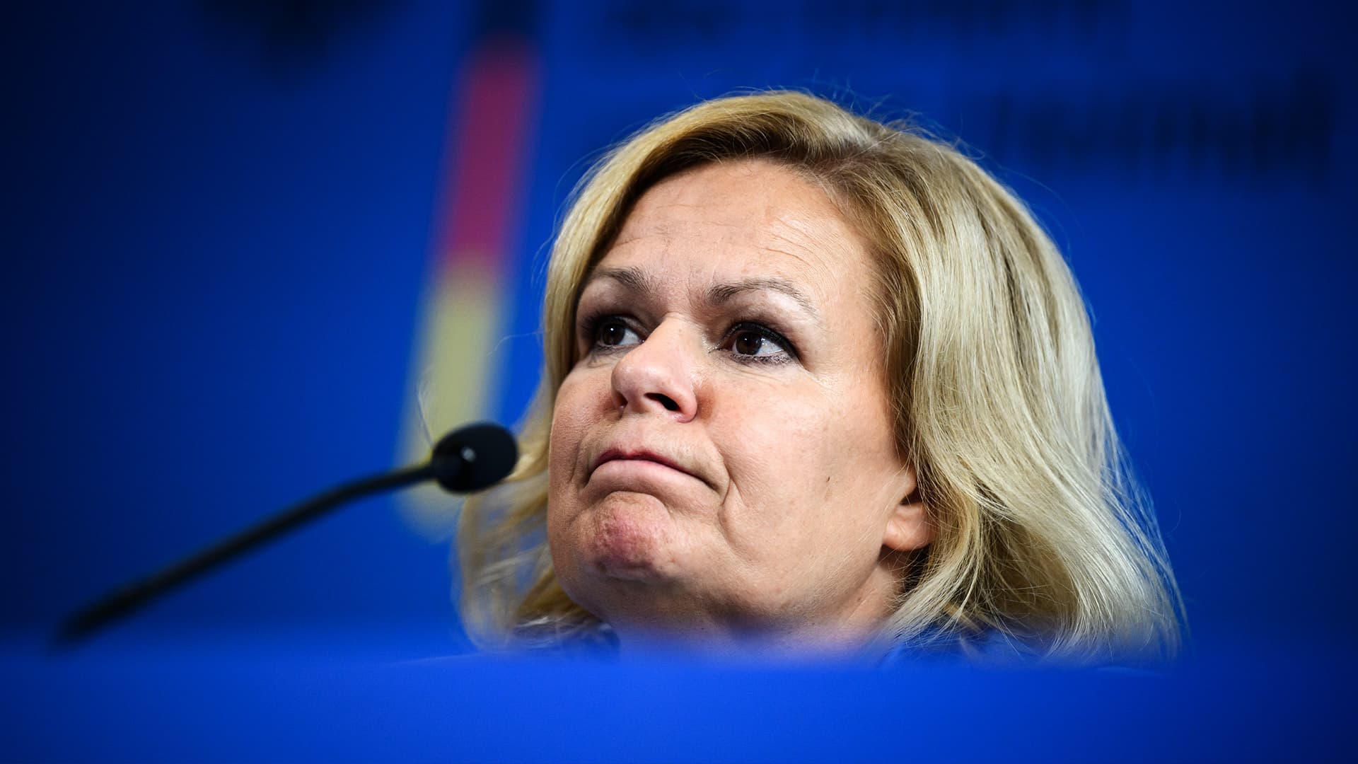 Gemütlich gemacht in der Opferrolle: Wie Nancy Faeser die Öffentlichkeit täuscht
