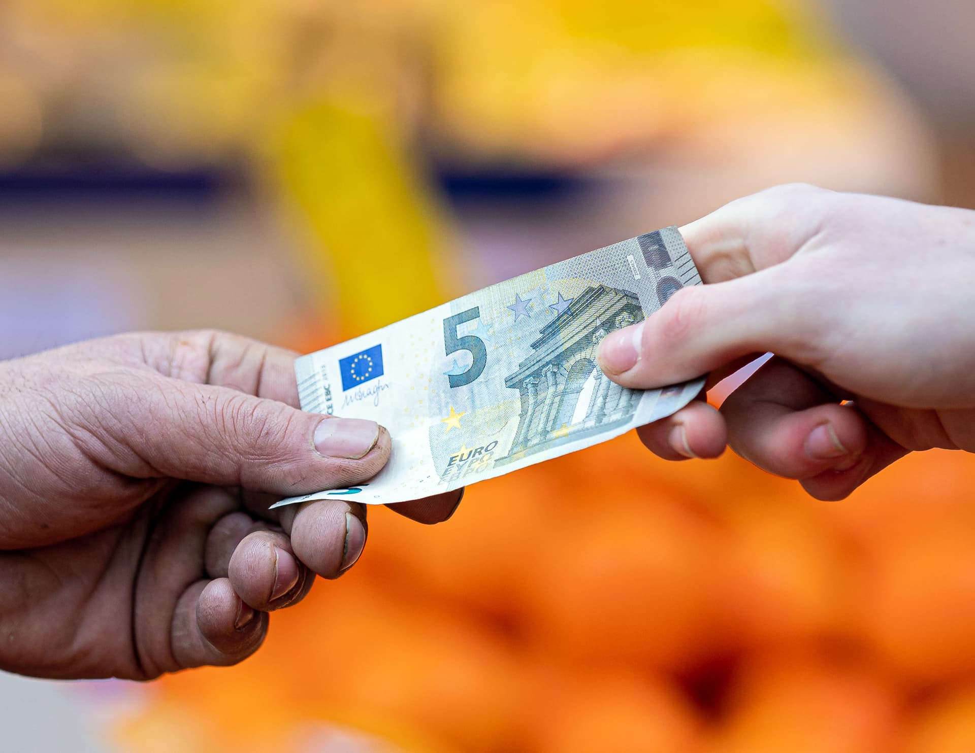 Deutsche Cash-Kultur: Zu Hause mit Karte, im Ausland dann doch lieber in bar
