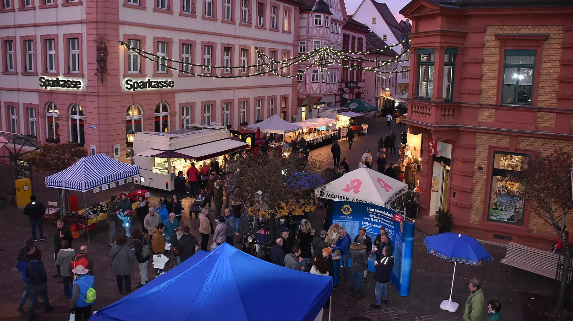 Karlstadt in Franken: Weihnachtsmarkt mit Muezzin-Ruf eröffnet