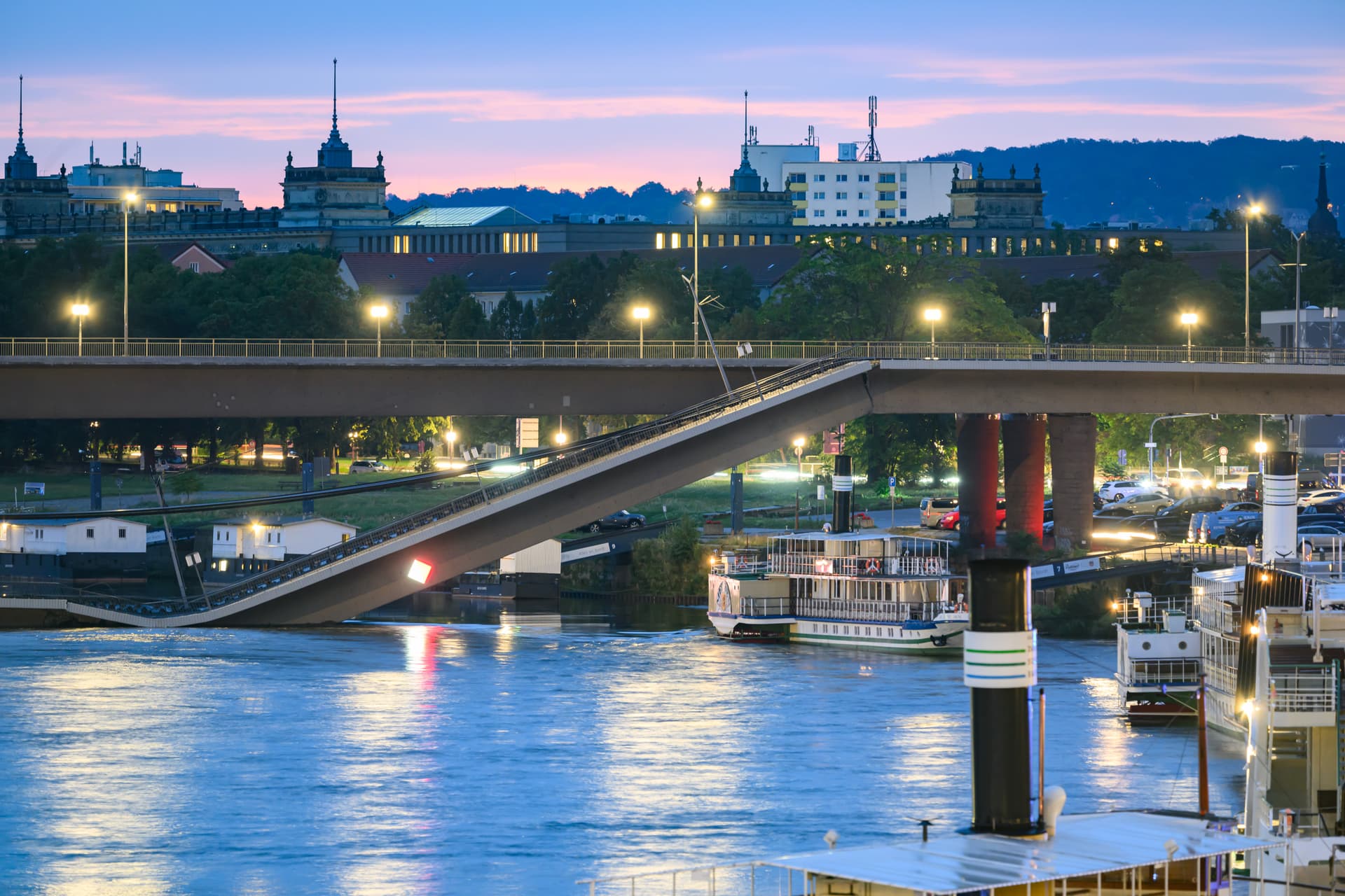 Katastrophe in der Nacht! Teile der Carolabrücke in Dresden eingestürzt