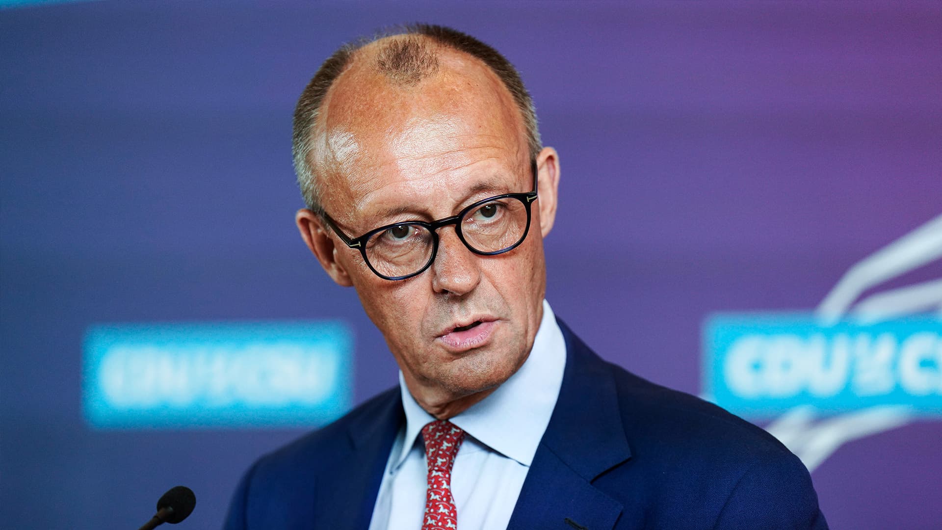 Merz kritisiert die Asylpolitik scharf: „Die lassen sich die Zähne machen, während die Deutschen keine Termine bekommen!“