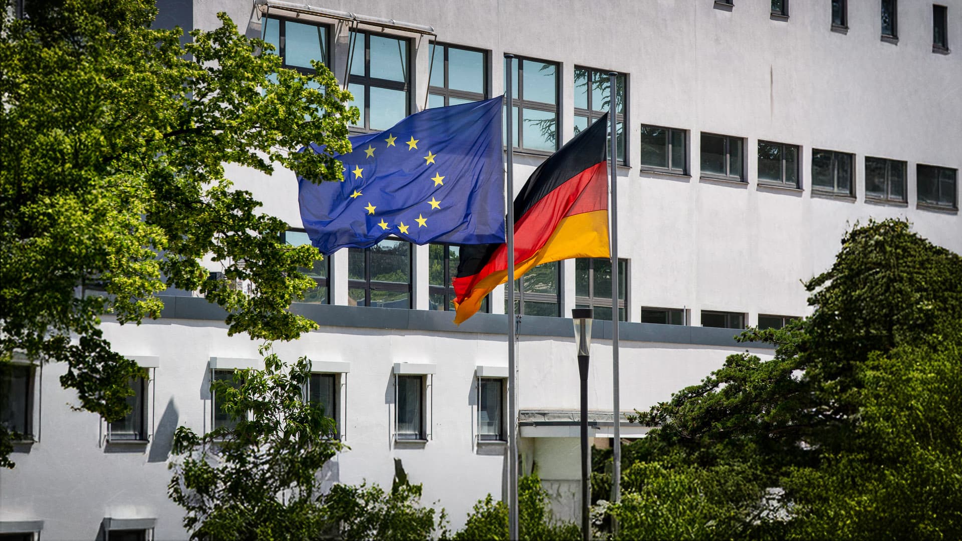 „Orte der Bildung und der politischen Sozialisation“: CDU Wolfenbüttel möchte dauerhaft Deutschlandflaggen vor Schulen hissen