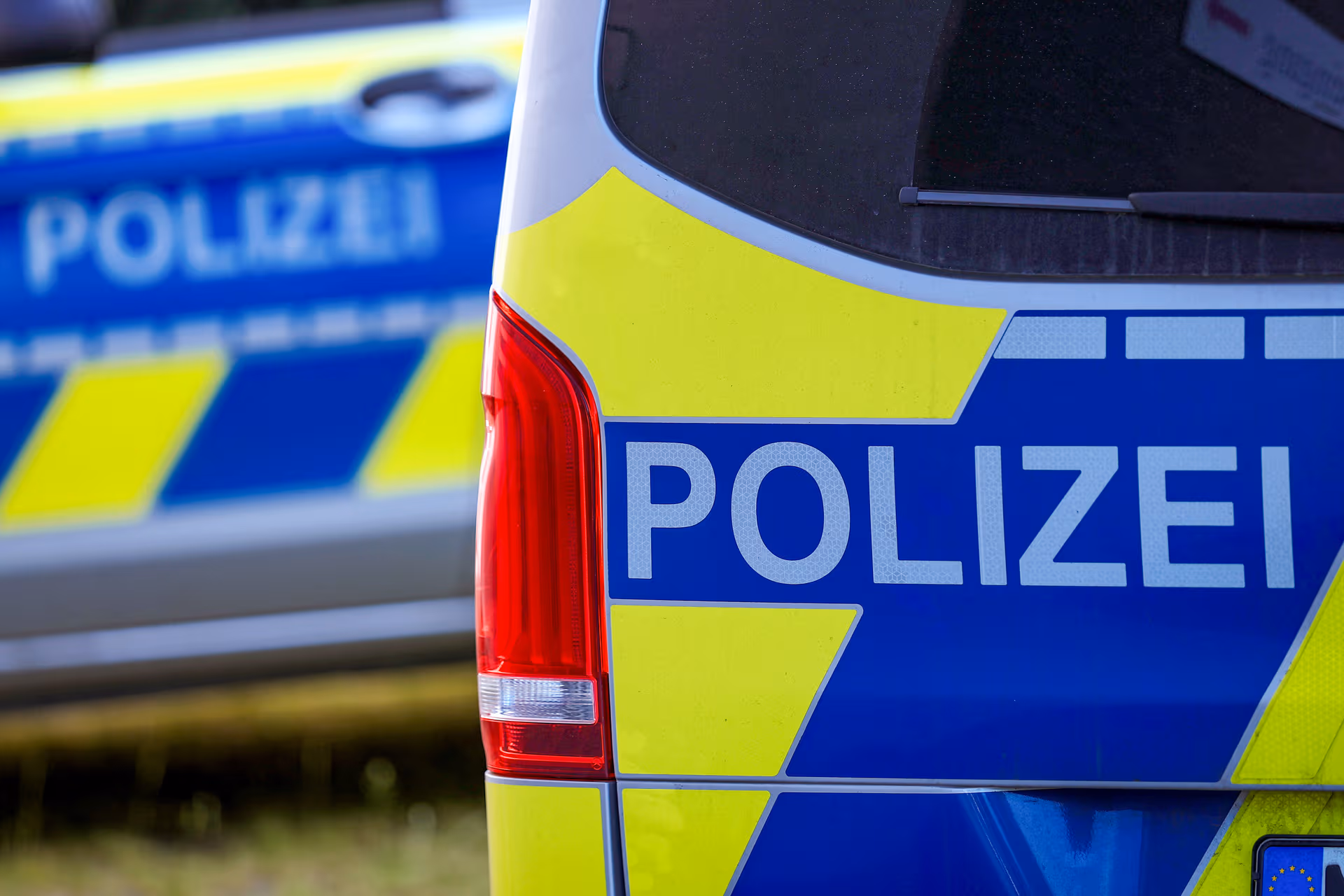 Duisburg: Vermummte Täter überfallen Juwelier, fesseln Mitarbeiterin und flüchten