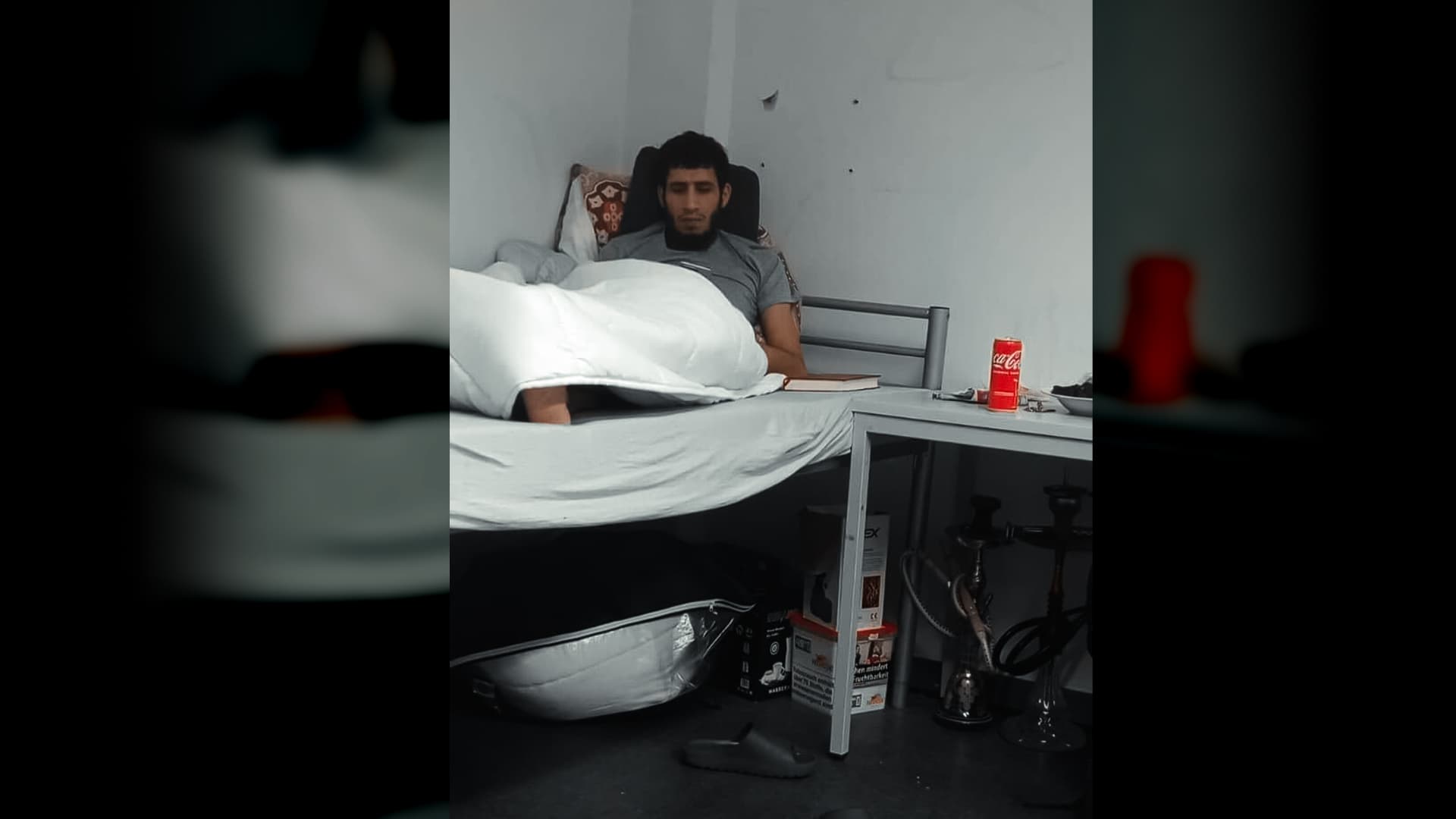 Exklusiv! So lebte der Terrorist von Solingen: In seinem Zimmer hing eine ISIS-Fahne!