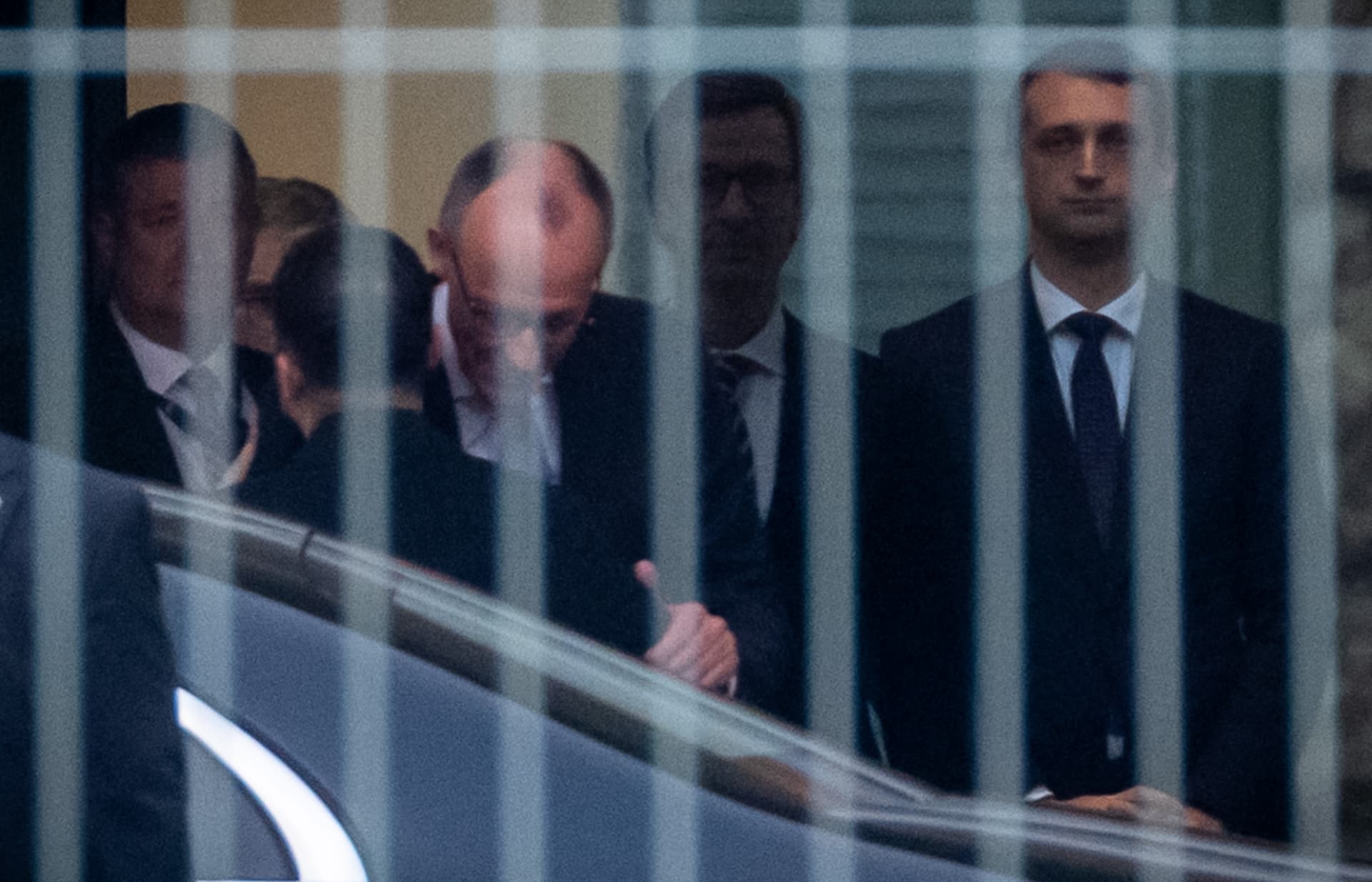 Auch US-Delegation im Kanzleramt: Selenskyj zum Friedens-Gipfel in Berlin angekommen