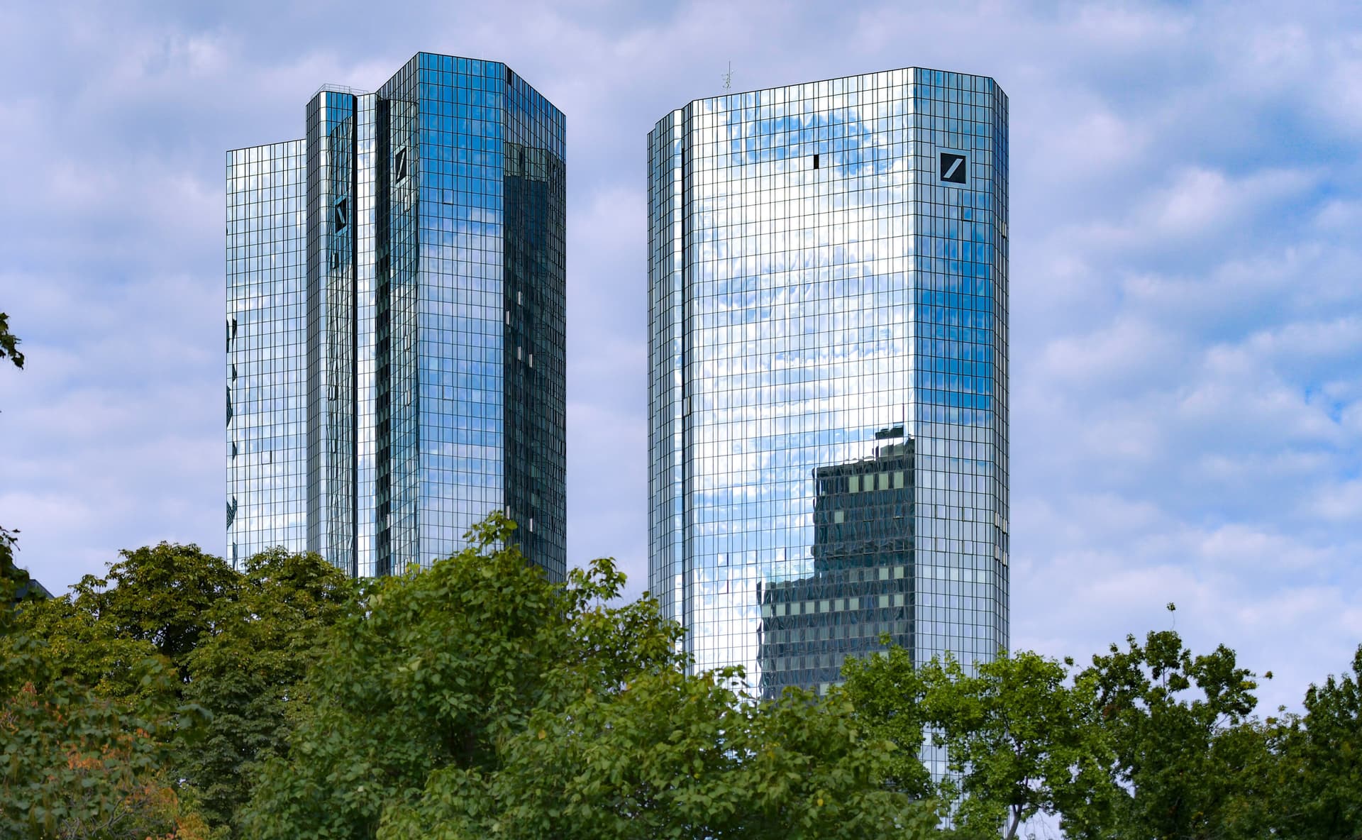 Verdacht der Geldwäsche: Razzia bei der Deutschen Bank in Berlin und Frankfurt