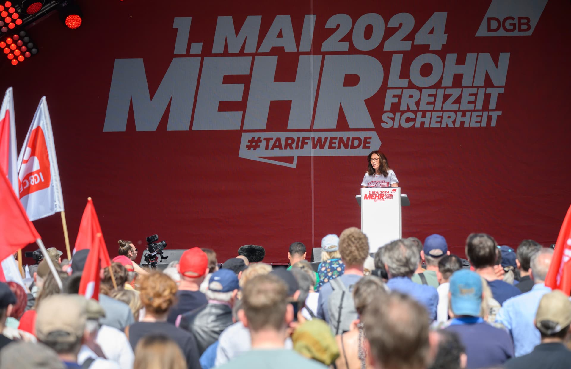 Vom Tag der Arbeit zum Tag gegen die Arbeiter: Am 1. Mai plappern die Funktionäre nur noch der Regierung nach