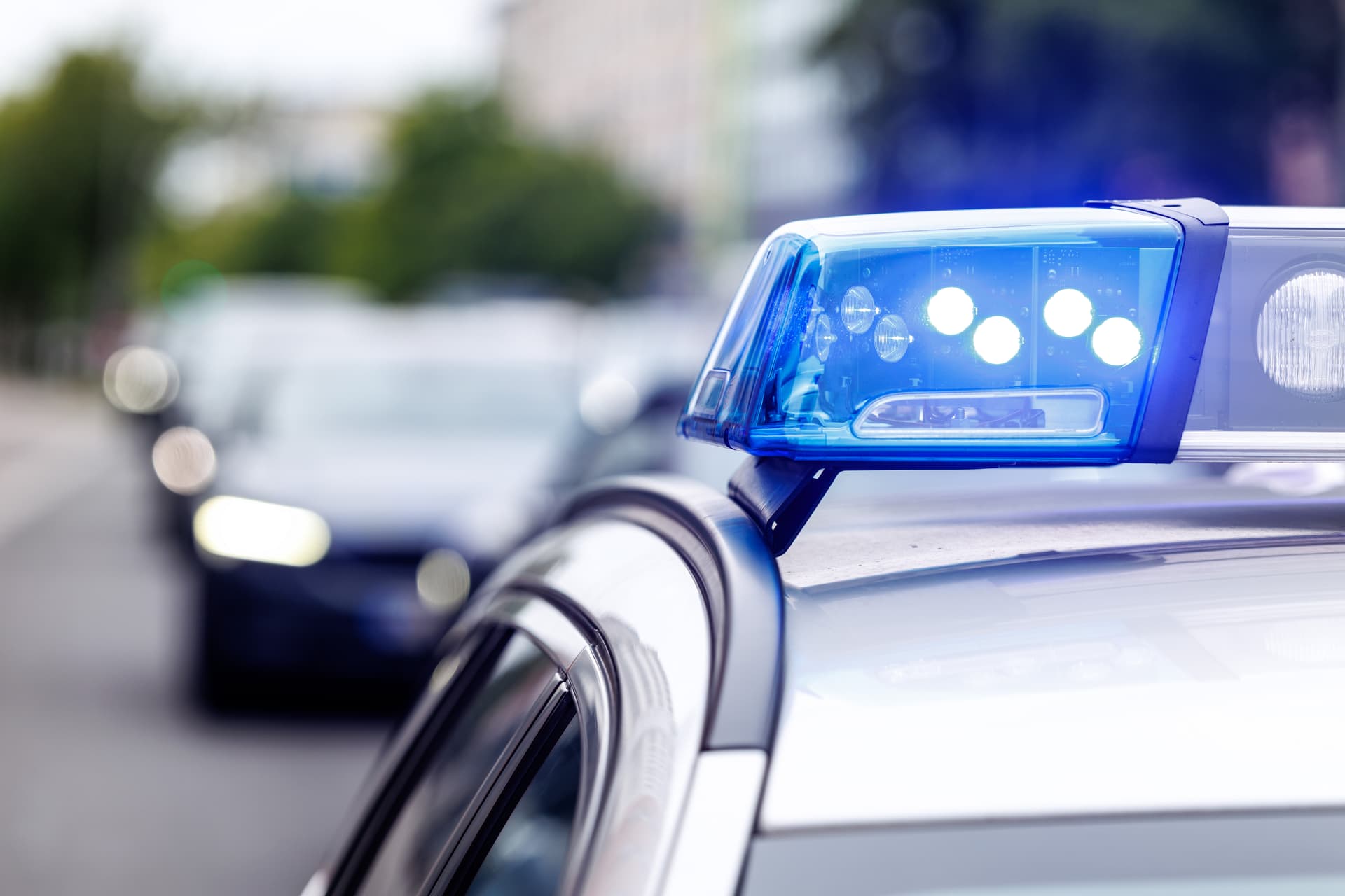 27-jähriger Marokkaner ohne Führerschein rast mit Auto in Schnellimbiss: Staatsanwaltschaft ermittelt wegen Totschlags in drei Fällen