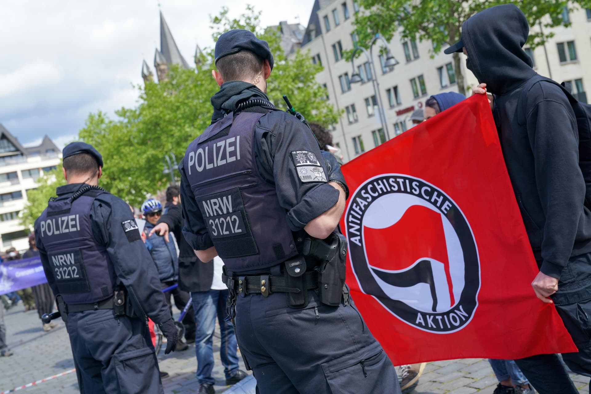 „Keine Lausbubenstreiche“: Verfassungsschutzchef warnt vor Radikalisierung des Linksextremismus
