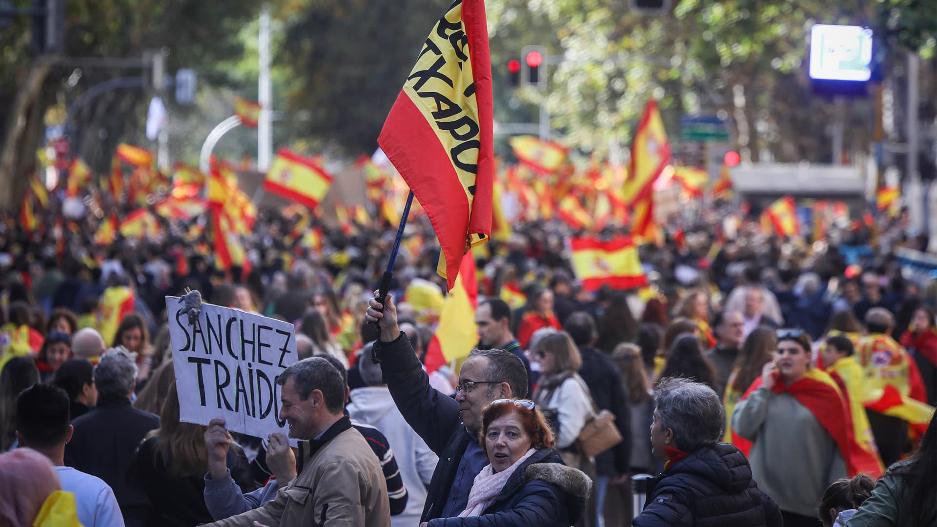 Tägliche Proteste gegen Amnestie-Gesetz: Millionen Spanier wehren sich gegen Sozialisten-Pakt