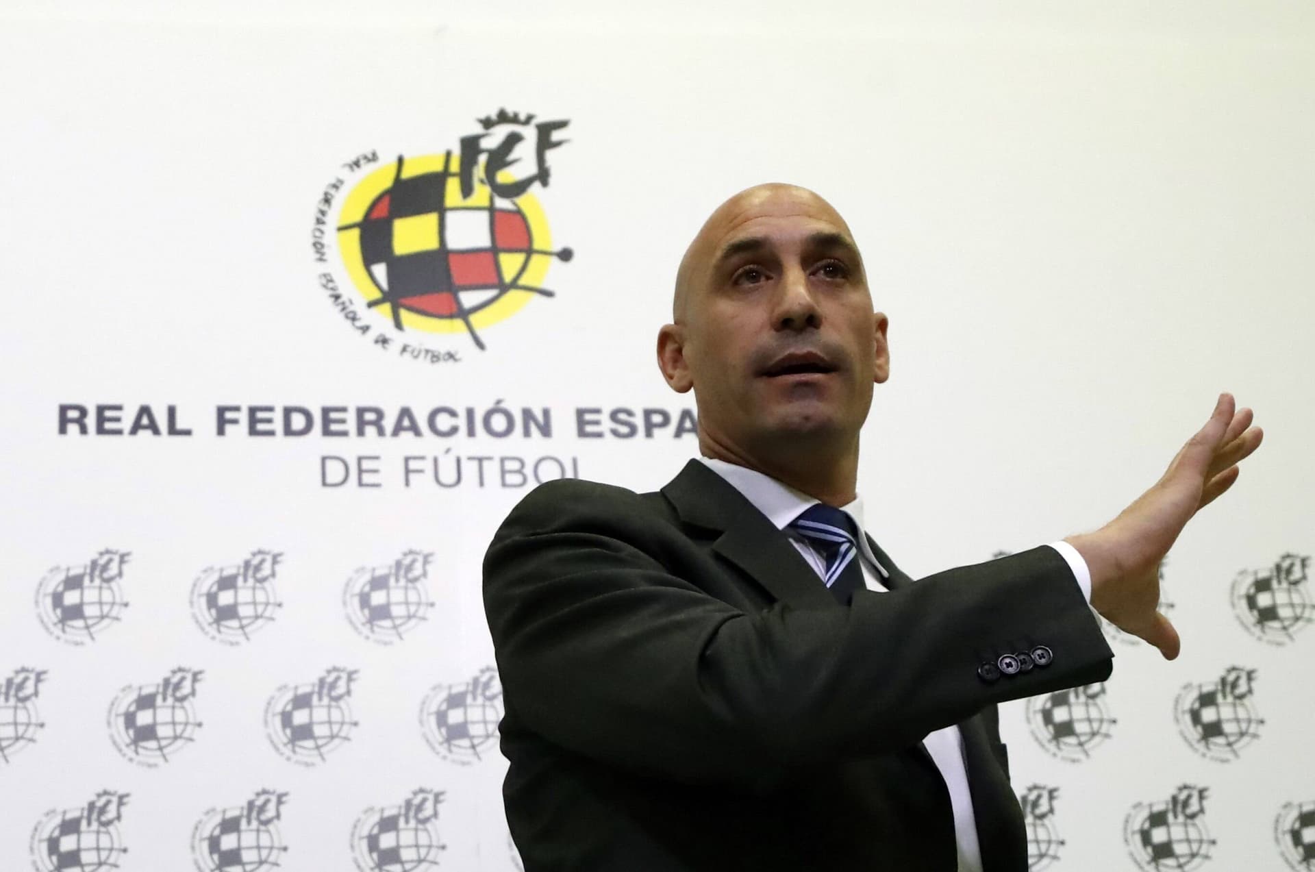 Kuss-Skandal: Spaniens Fußballchef ist suspendiert