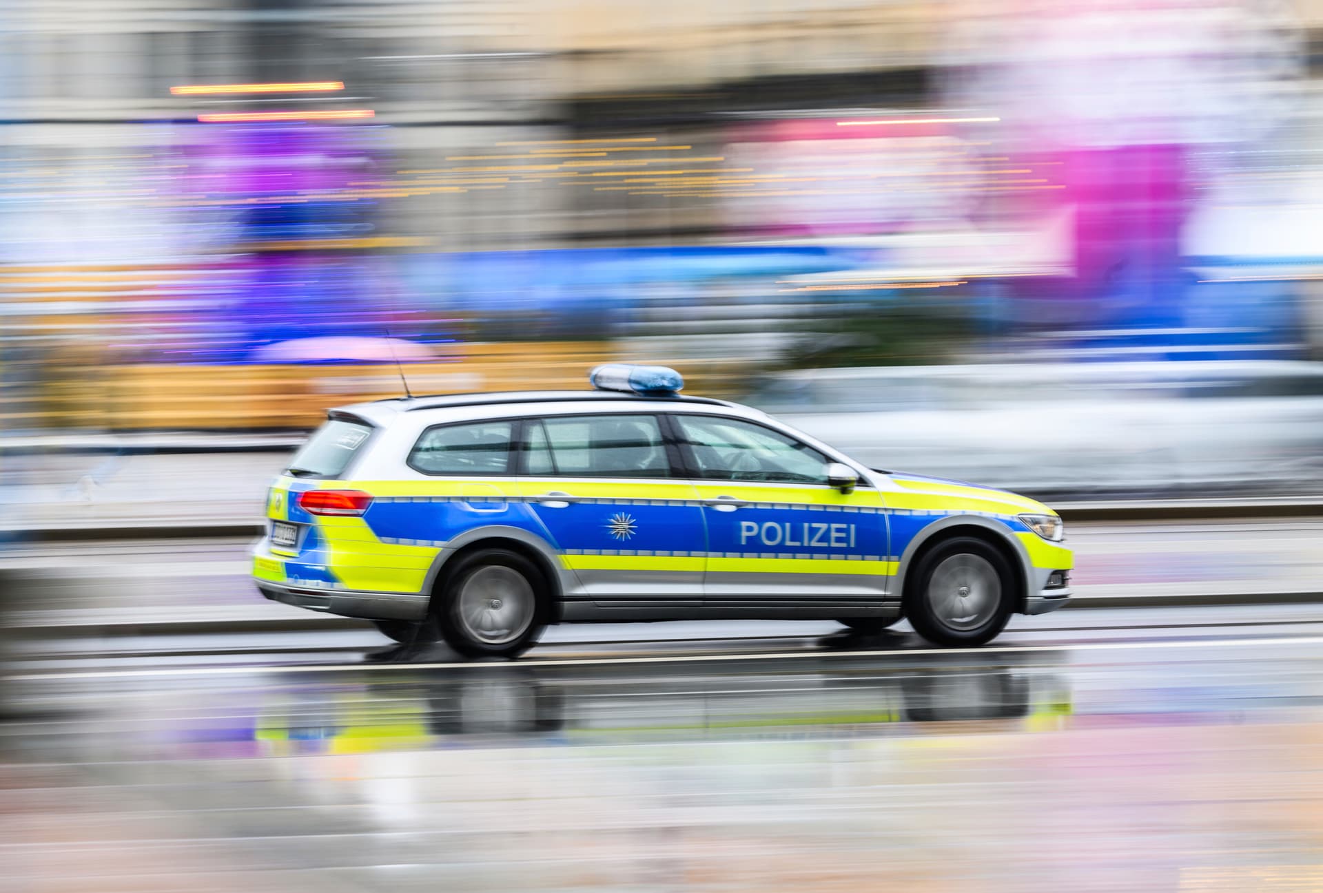 „Alkoholisiert, aggressiv, unkooperativ“: 6 betrunkene Afghanen greifen wahllos Autofahrer an