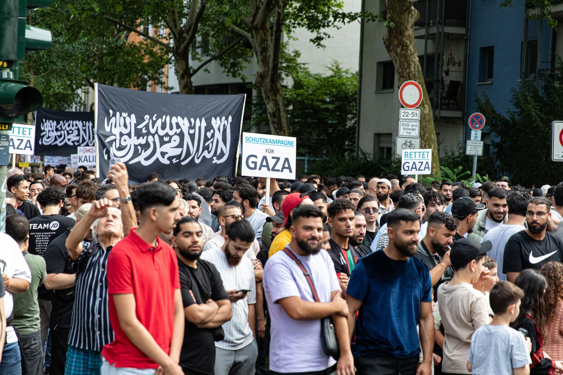 Neue Statistik zeigt drastische Radikalisierung: Fast jeder zweite Muslim unter 40 ist Islamist und Judenhasser