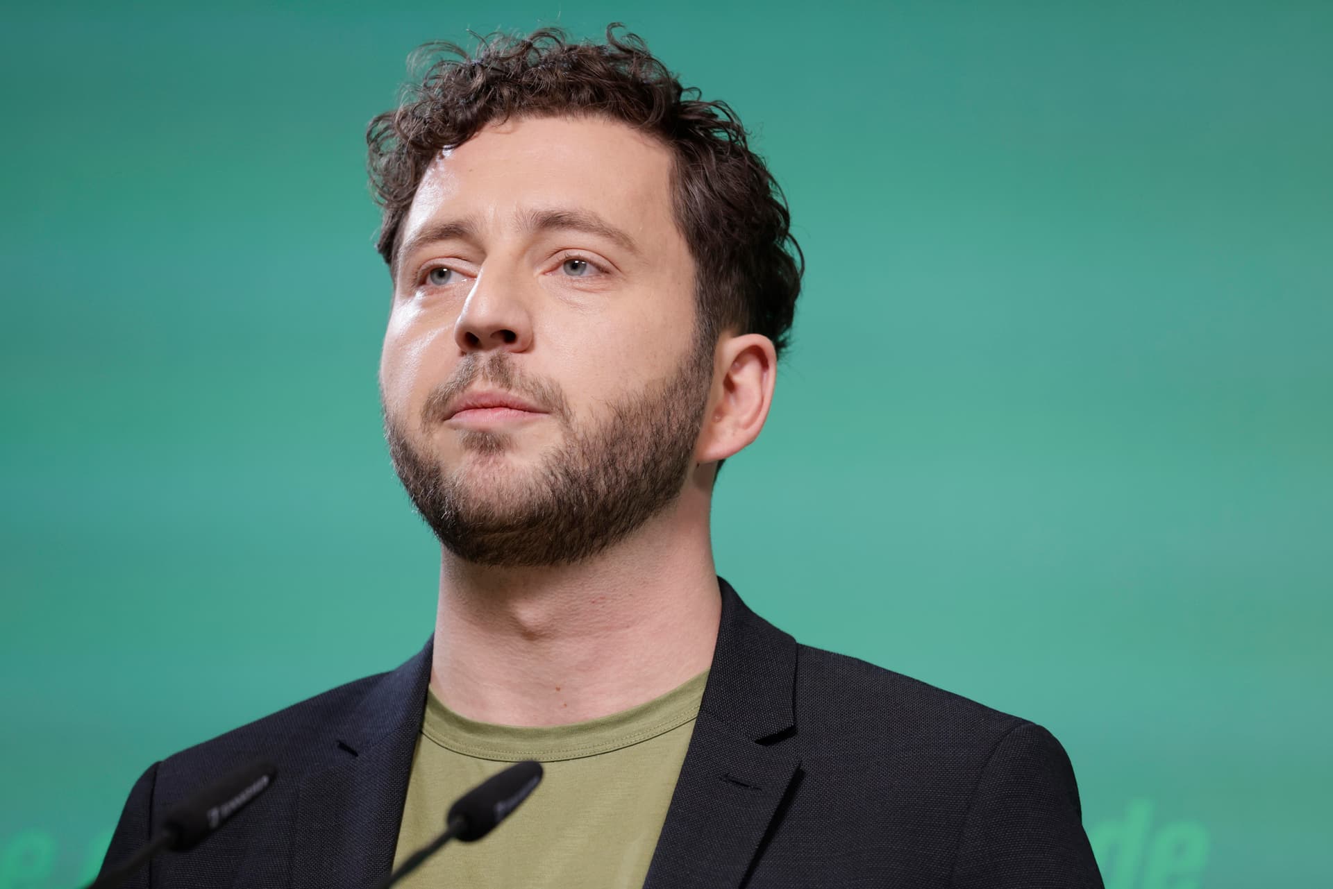 Grünen-Chef Banaszak attackiert Kanzler Merz: „Der Winter der Enttäuschung ist gekommen“