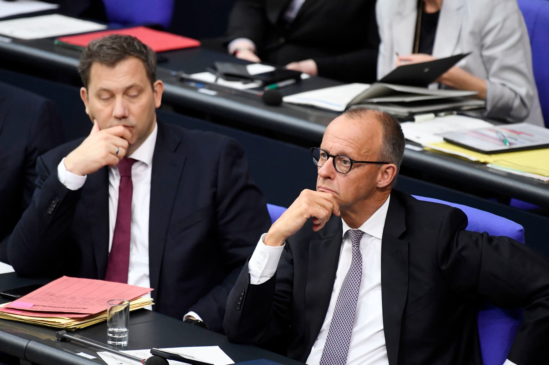 Sozialsystem vor dem Kollaps! Schon bald muss sich der Staat entscheiden, ob er Bürgergeld oder Rente auszahlt