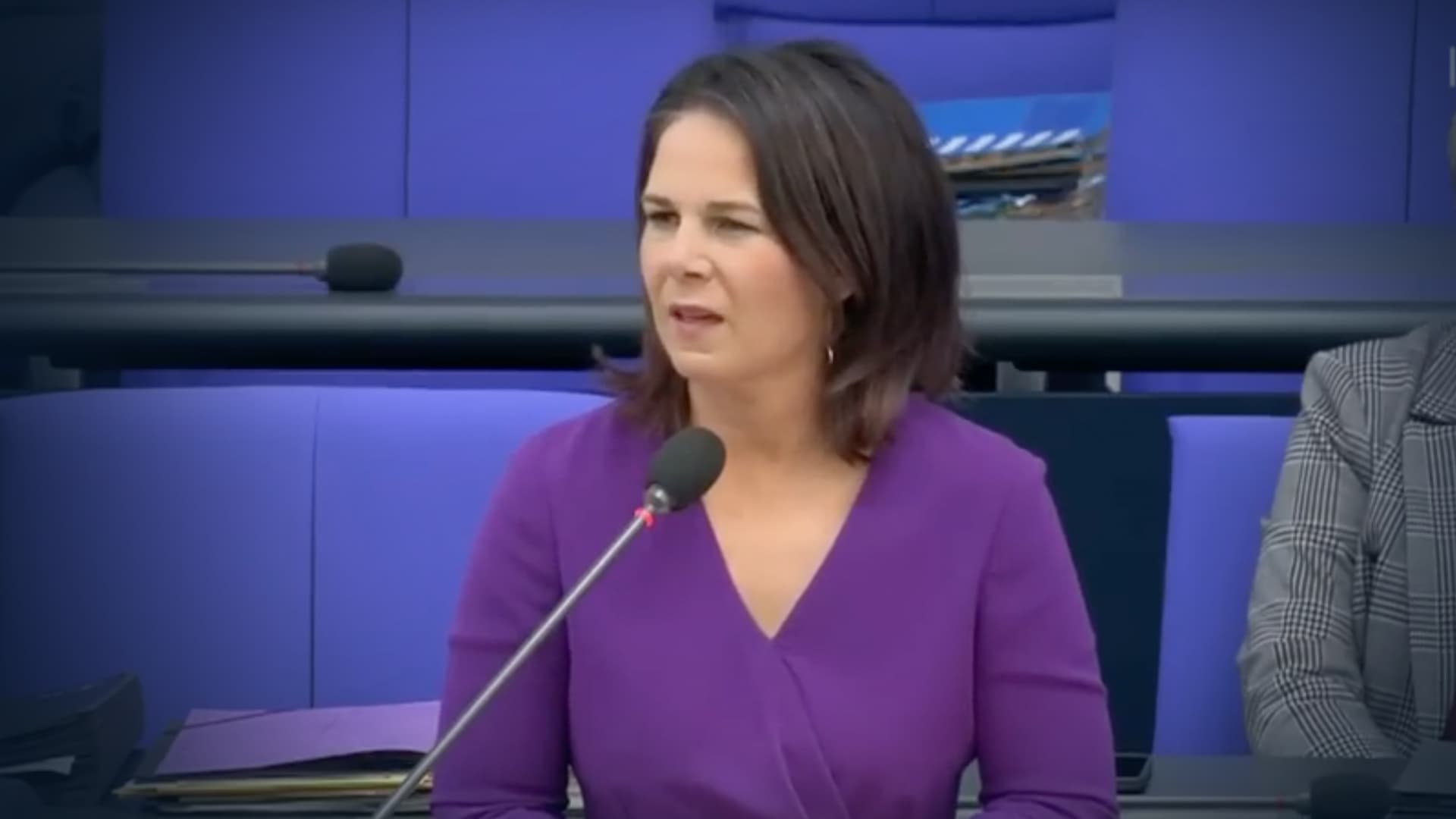 „Wir beteiligen uns an nichts, was nicht legal wäre“: Wie gefährlich wird dieser Satz für Baerbock?