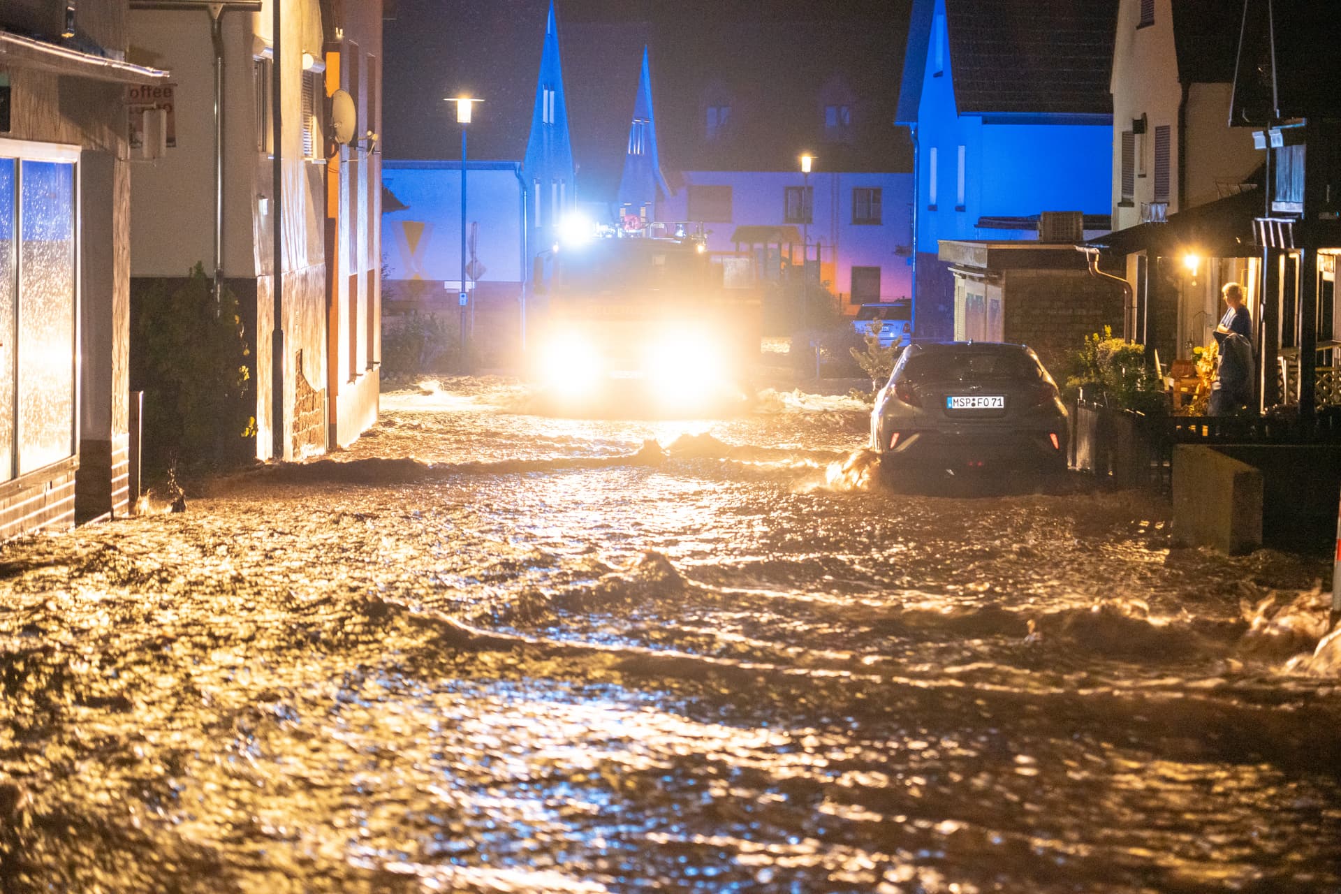 Unwetter: Überschwemmungen in Deutschland, Frankfurter Flughafen unter Wasser